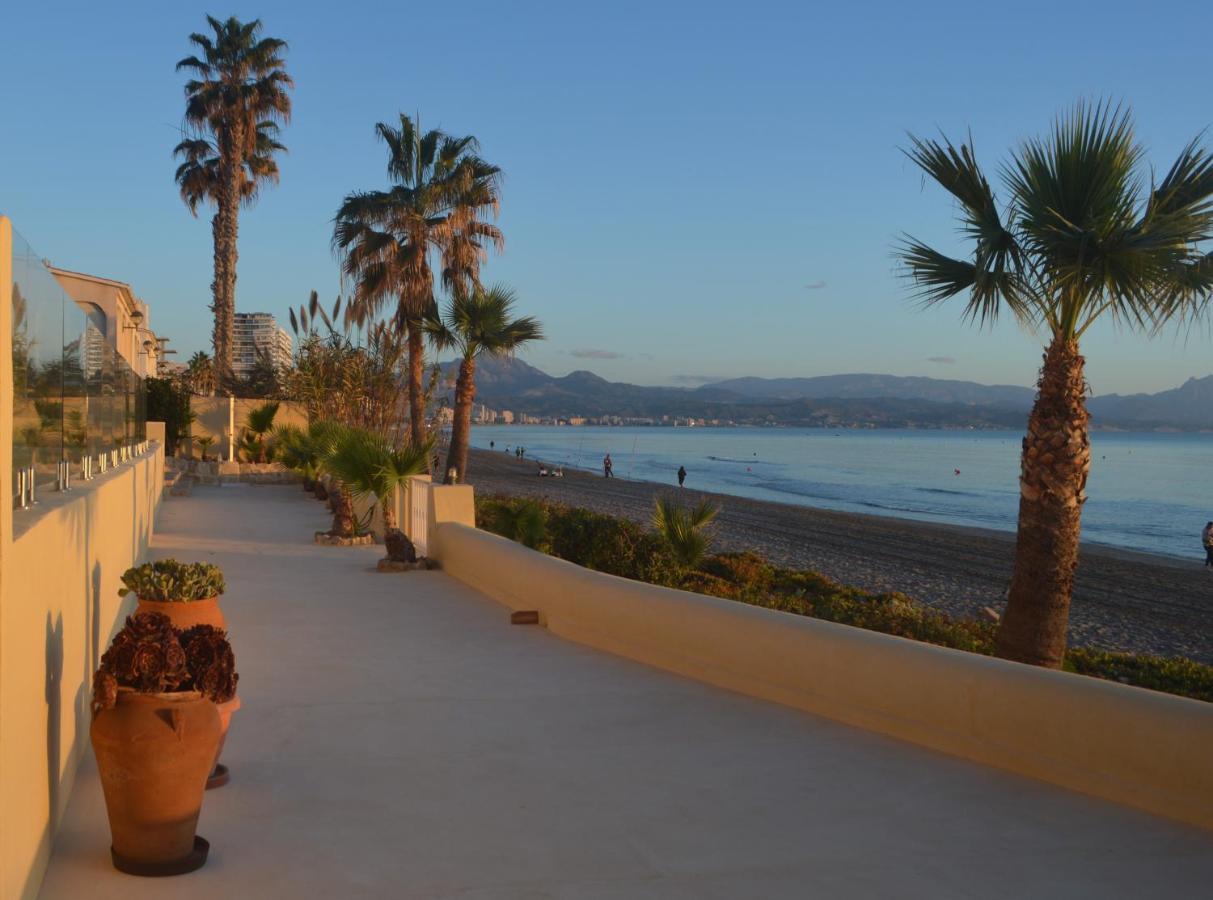 Excepcional Apartamento Amanecer Al Borde De Playa Y Mar, En Chalet Roquetes لقنت المظهر الخارجي الصورة