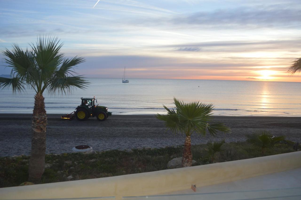 Excepcional Apartamento Amanecer Al Borde De Playa Y Mar, En Chalet Roquetes لقنت المظهر الخارجي الصورة