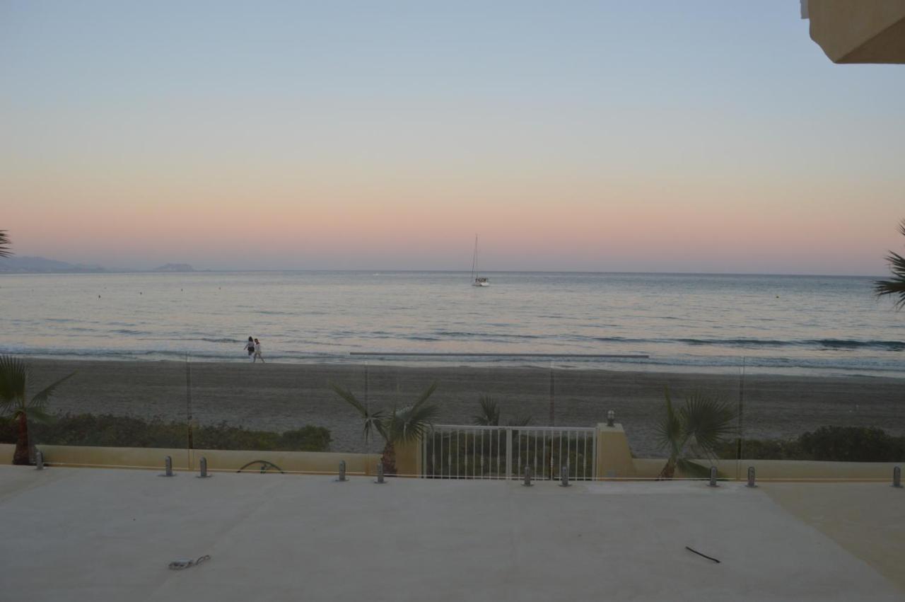 Excepcional Apartamento Amanecer Al Borde De Playa Y Mar, En Chalet Roquetes لقنت المظهر الخارجي الصورة