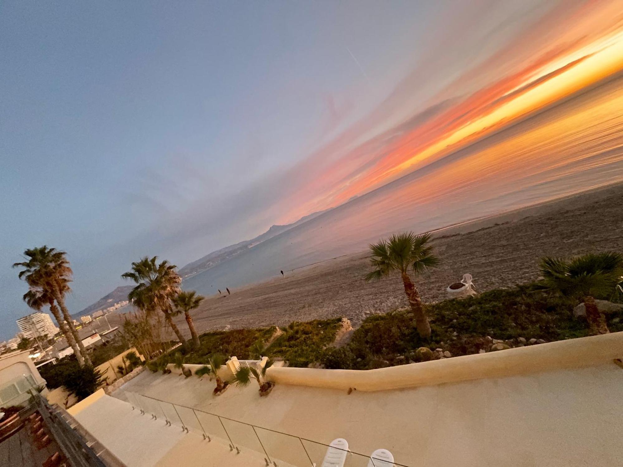 Excepcional Apartamento Amanecer Al Borde De Playa Y Mar, En Chalet Roquetes لقنت المظهر الخارجي الصورة