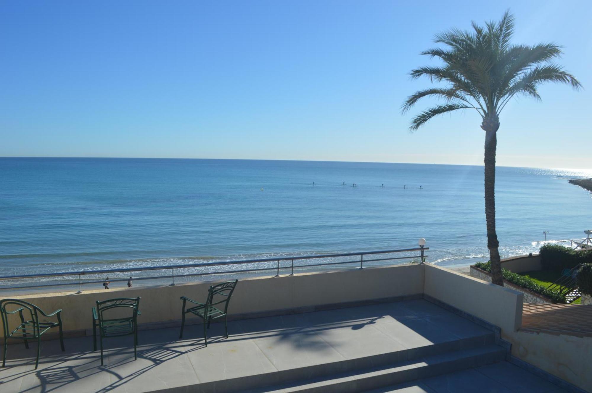Excepcional Apartamento Amanecer Al Borde De Playa Y Mar, En Chalet Roquetes لقنت المظهر الخارجي الصورة