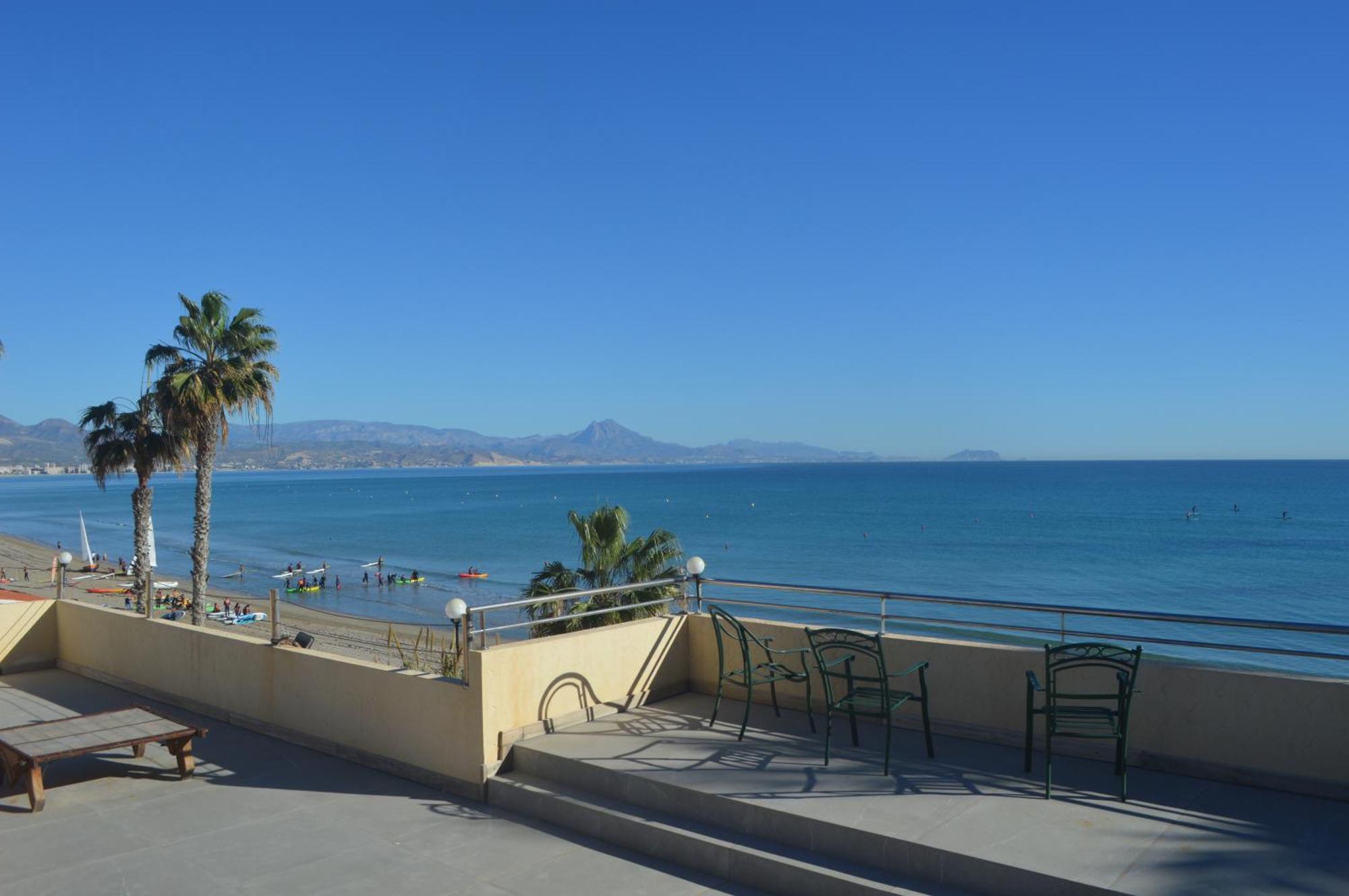 Excepcional Apartamento Amanecer Al Borde De Playa Y Mar, En Chalet Roquetes لقنت المظهر الخارجي الصورة