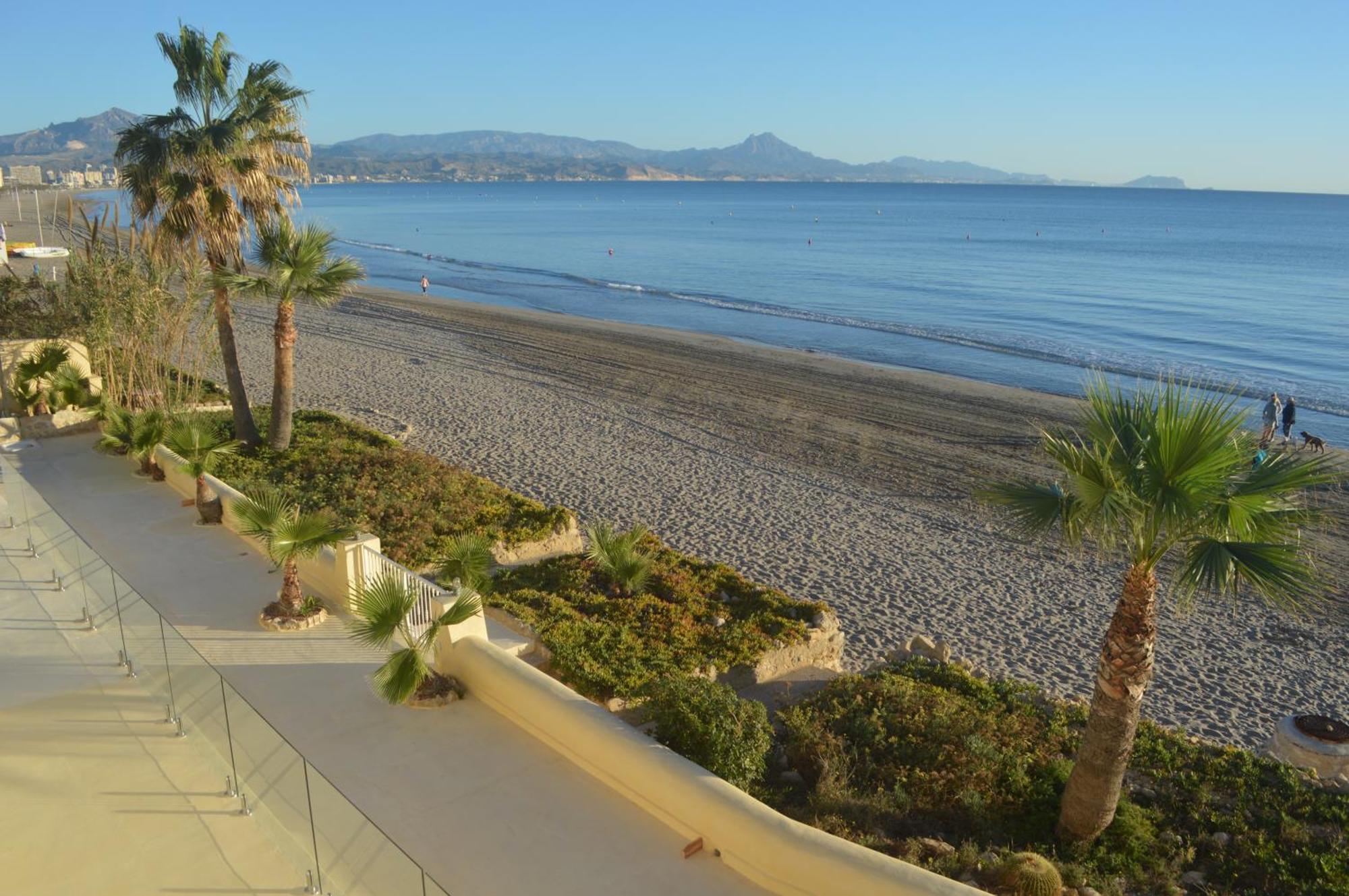 Excepcional Apartamento Amanecer Al Borde De Playa Y Mar, En Chalet Roquetes لقنت المظهر الخارجي الصورة