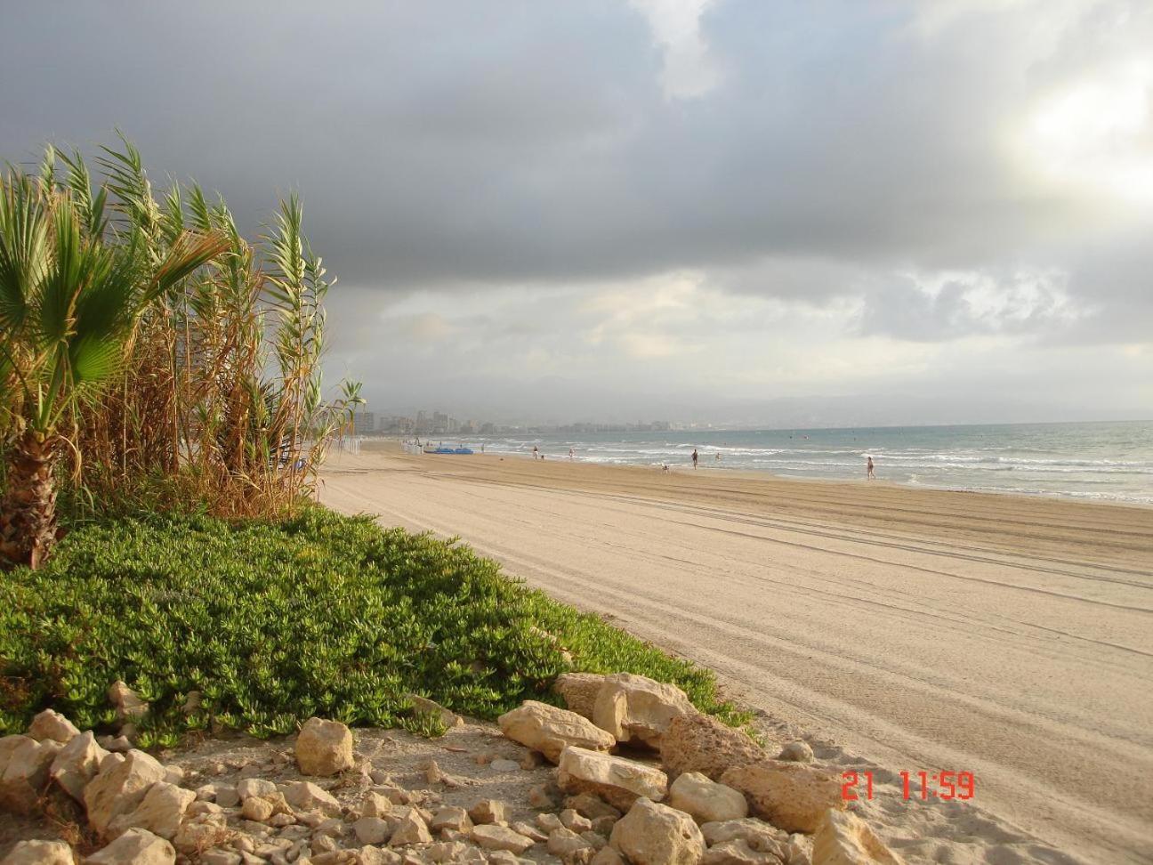 Excepcional Apartamento Amanecer Al Borde De Playa Y Mar, En Chalet Roquetes لقنت المظهر الخارجي الصورة